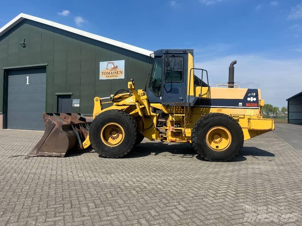 Komatsu WA 320-1 Фронтальні навантажувачі
