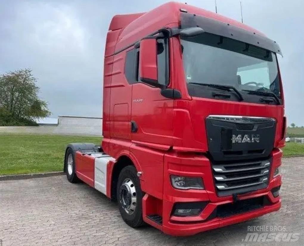 Shacman truck head Самоскиди