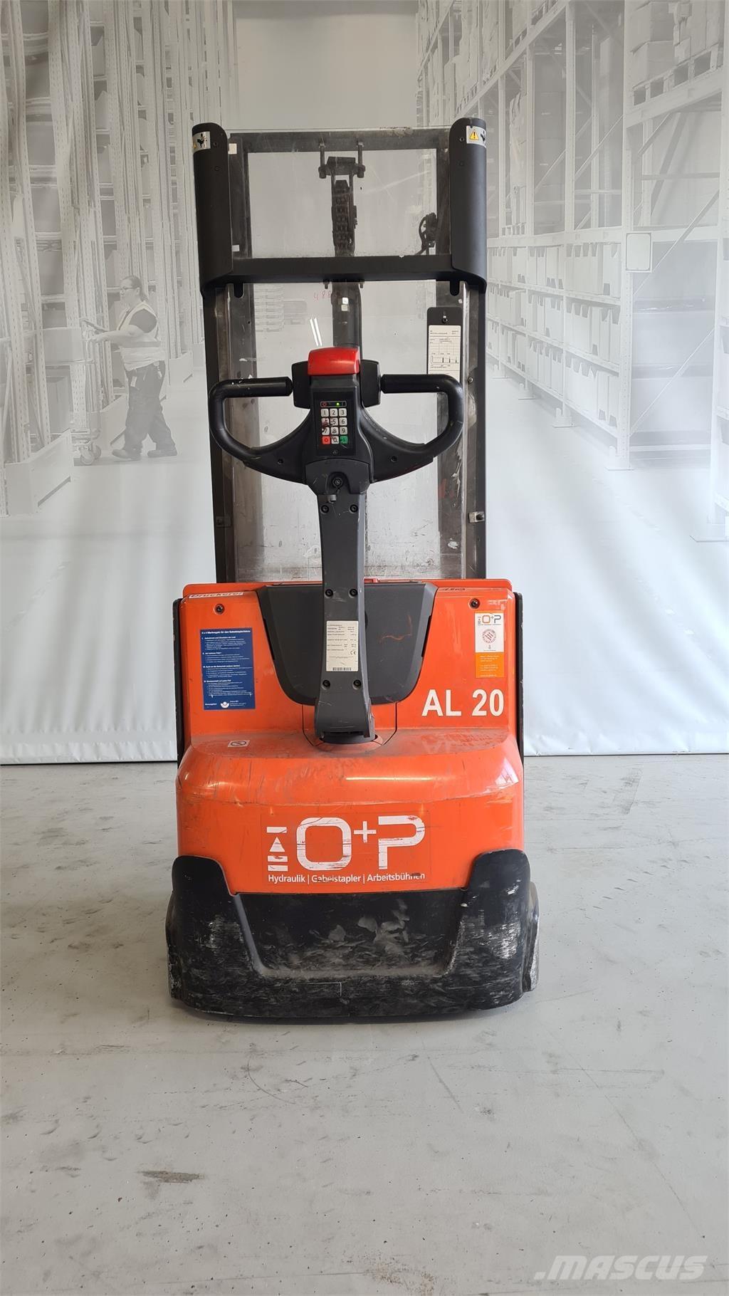 Toyota SWE120 Самохідні електроштабелери