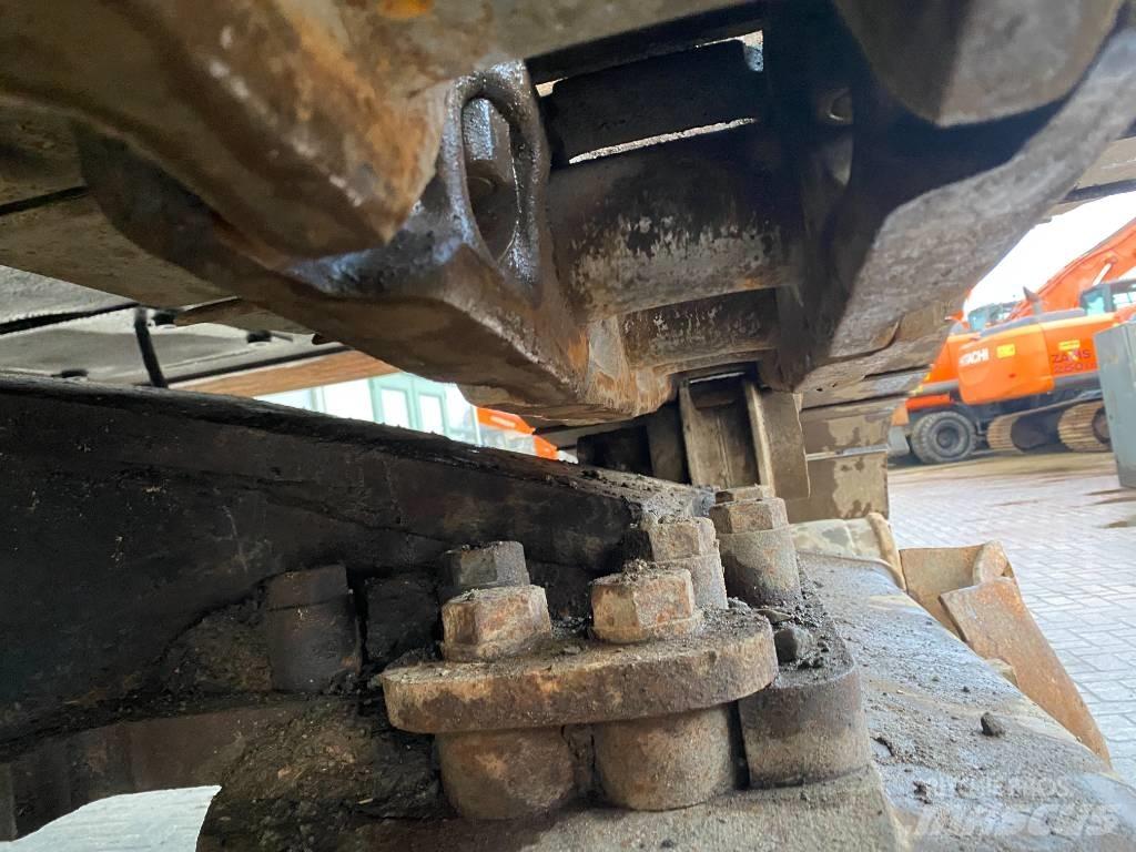 Hitachi ZX 460 Гусеничні екскаватори