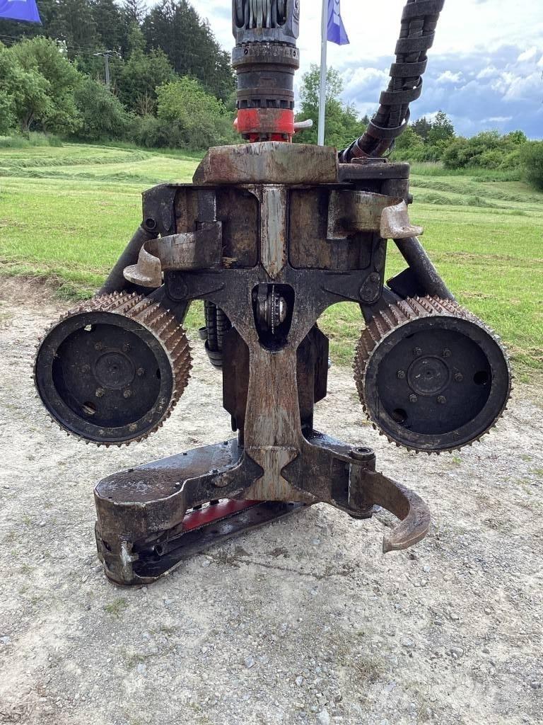 Komatsu S132 Сучкорізи
