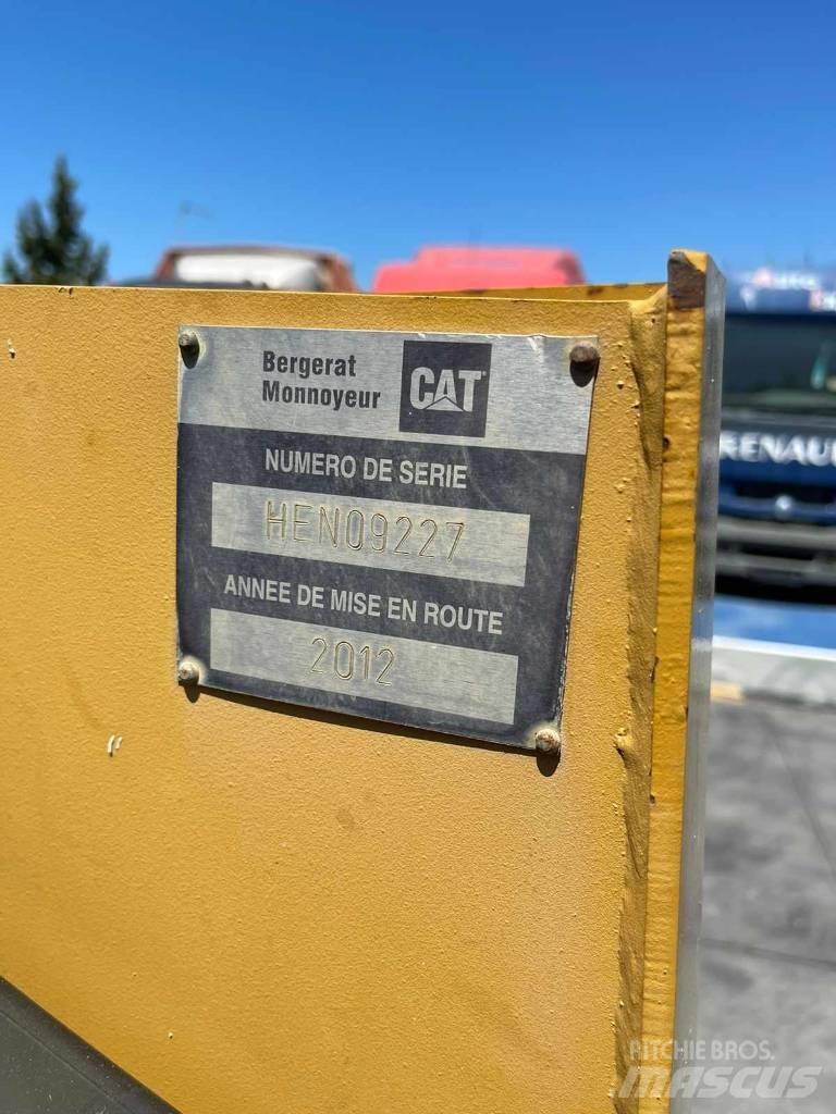 CAT 236 B Міні-навантажувачі
