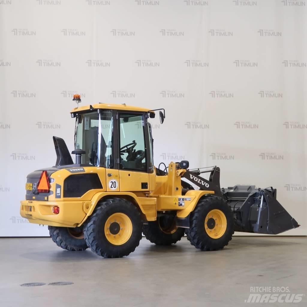 Volvo L30G Фронтальні навантажувачі