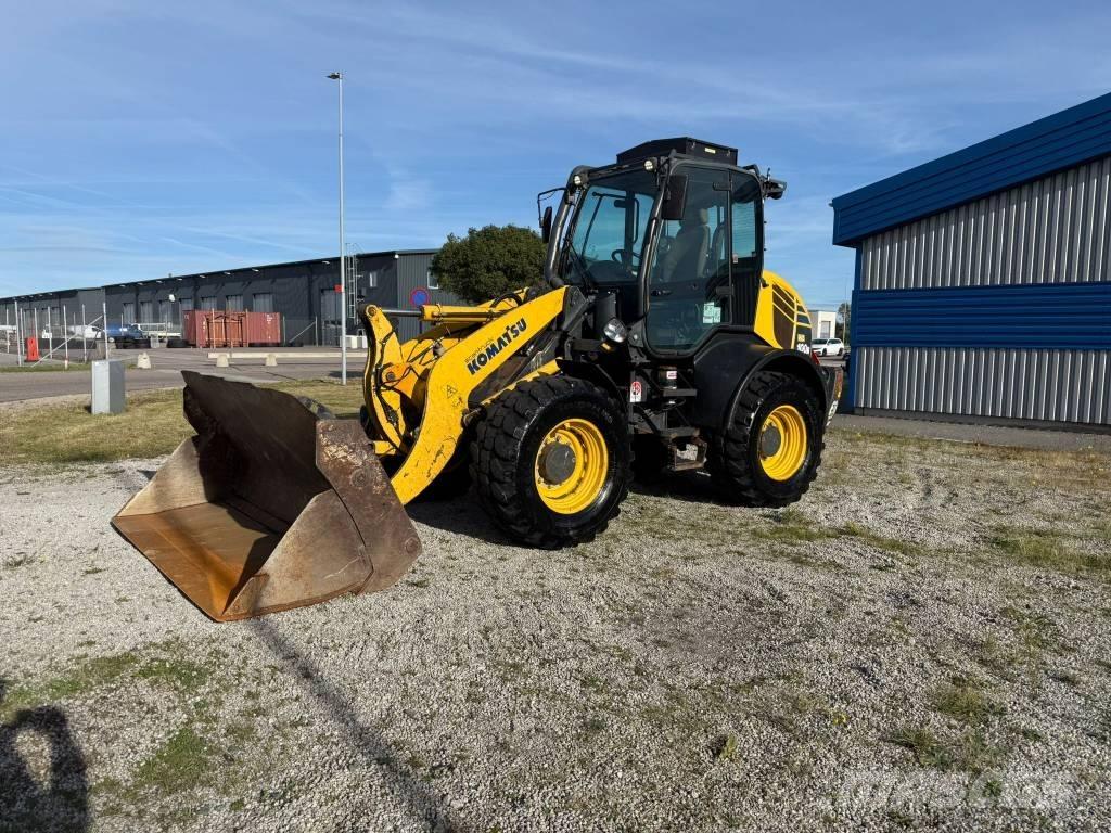 Komatsu WA 100M-7 Фронтальні навантажувачі