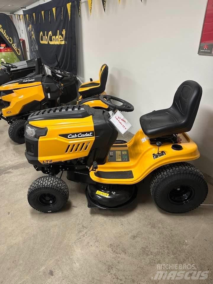 Cub Cadet LT 2 NS92 Самохідні газонокосарки