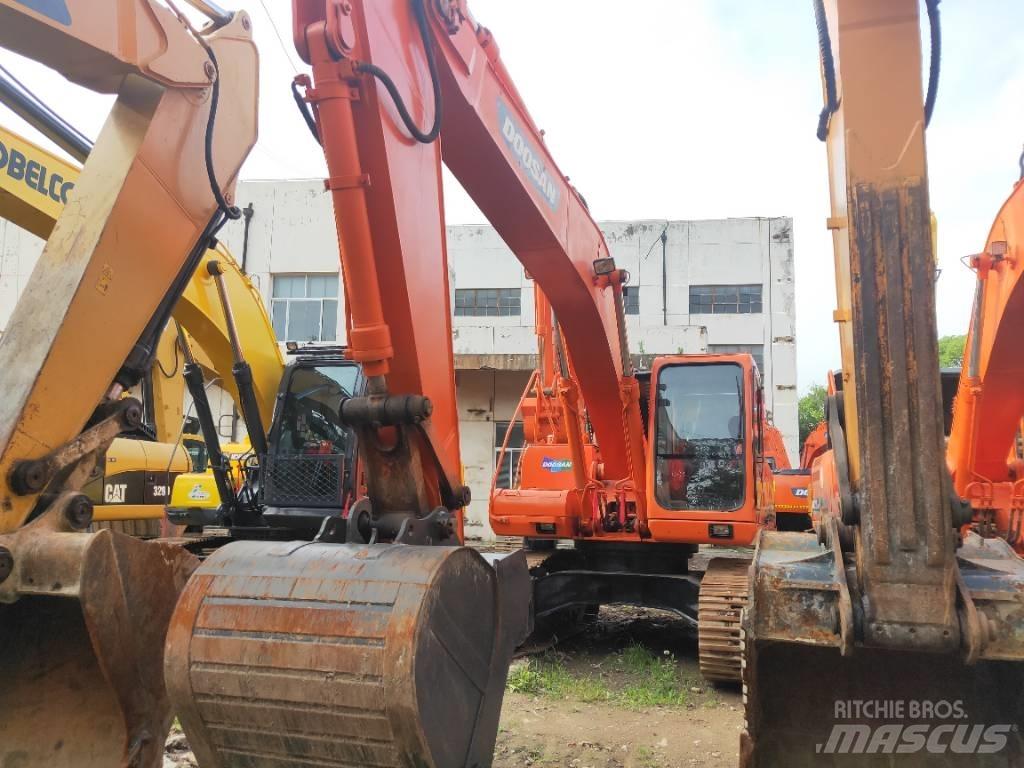 Doosan DH 215-9 Гусеничні екскаватори