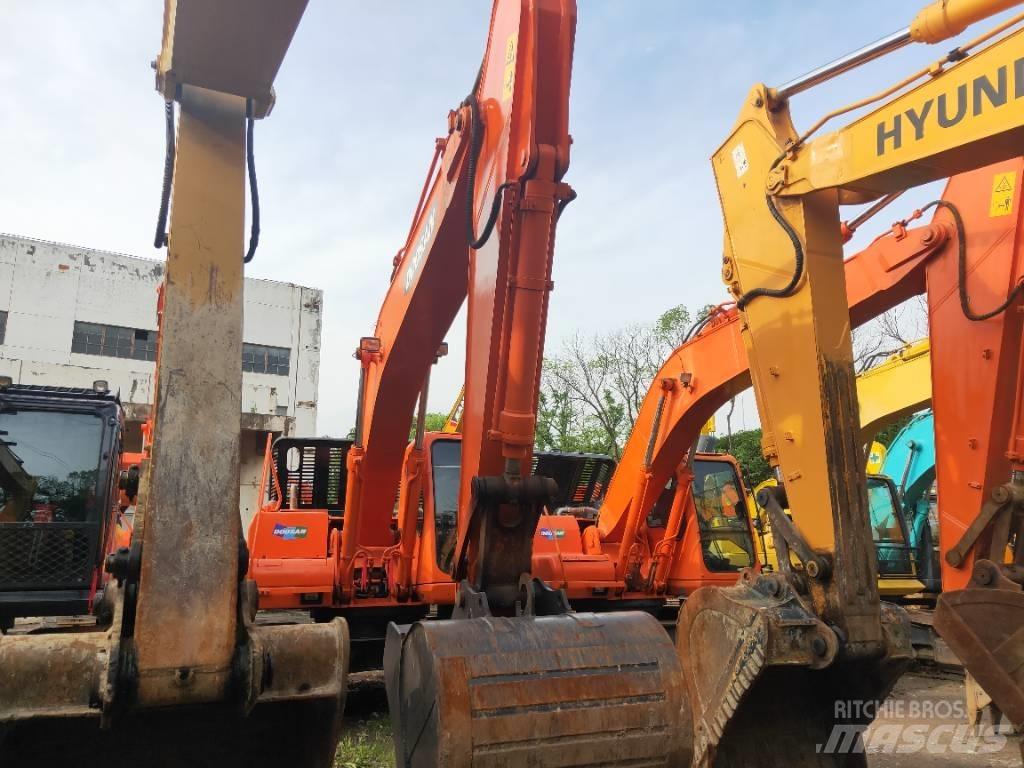 Doosan DH 215-9 Гусеничні екскаватори