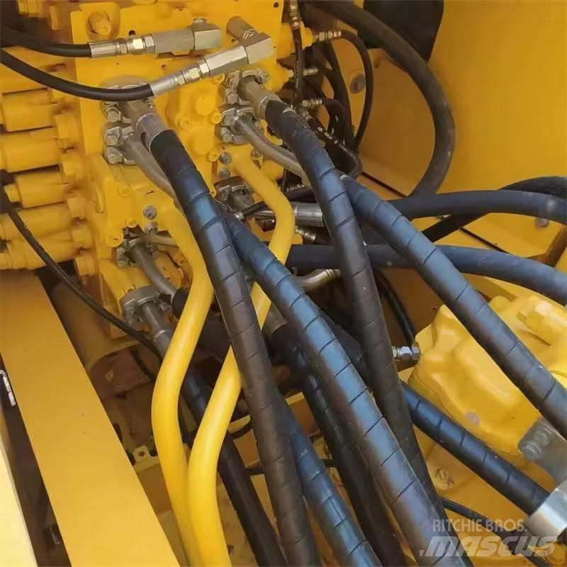 Komatsu PC 200 Гусеничні екскаватори
