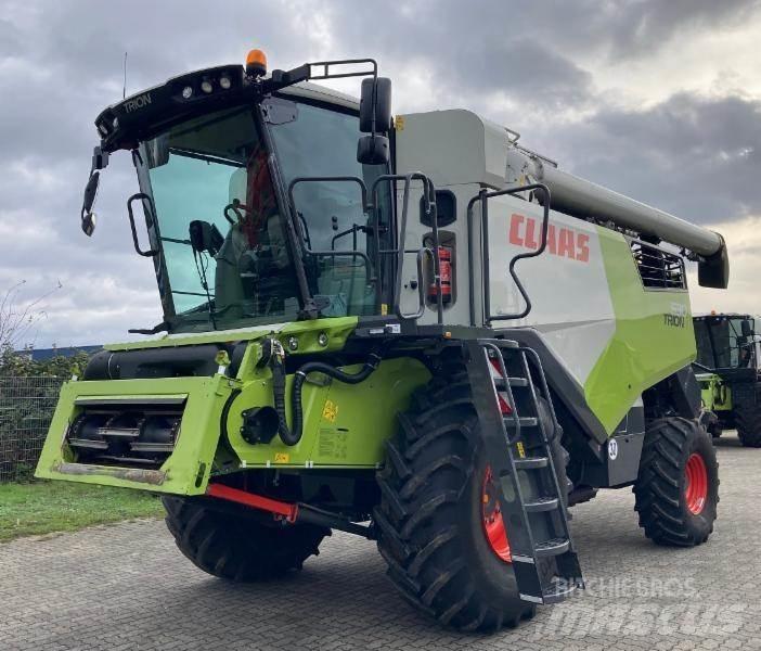 CLAAS TRION 530 Зернозбиральні комбайни