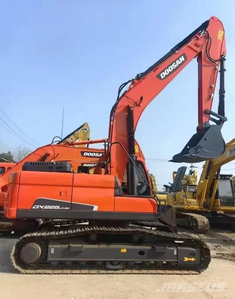 Doosan DX 225 LC Гусеничні екскаватори