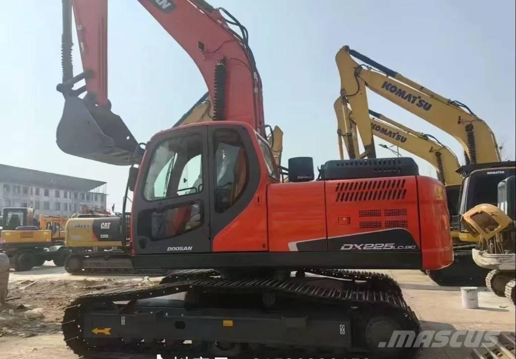 Doosan DX 225 LC Гусеничні екскаватори