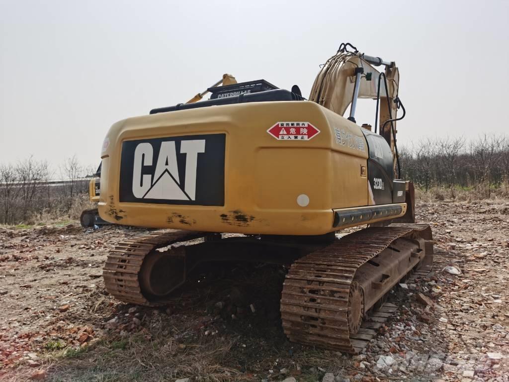 CAT 323 D L Гусеничні екскаватори