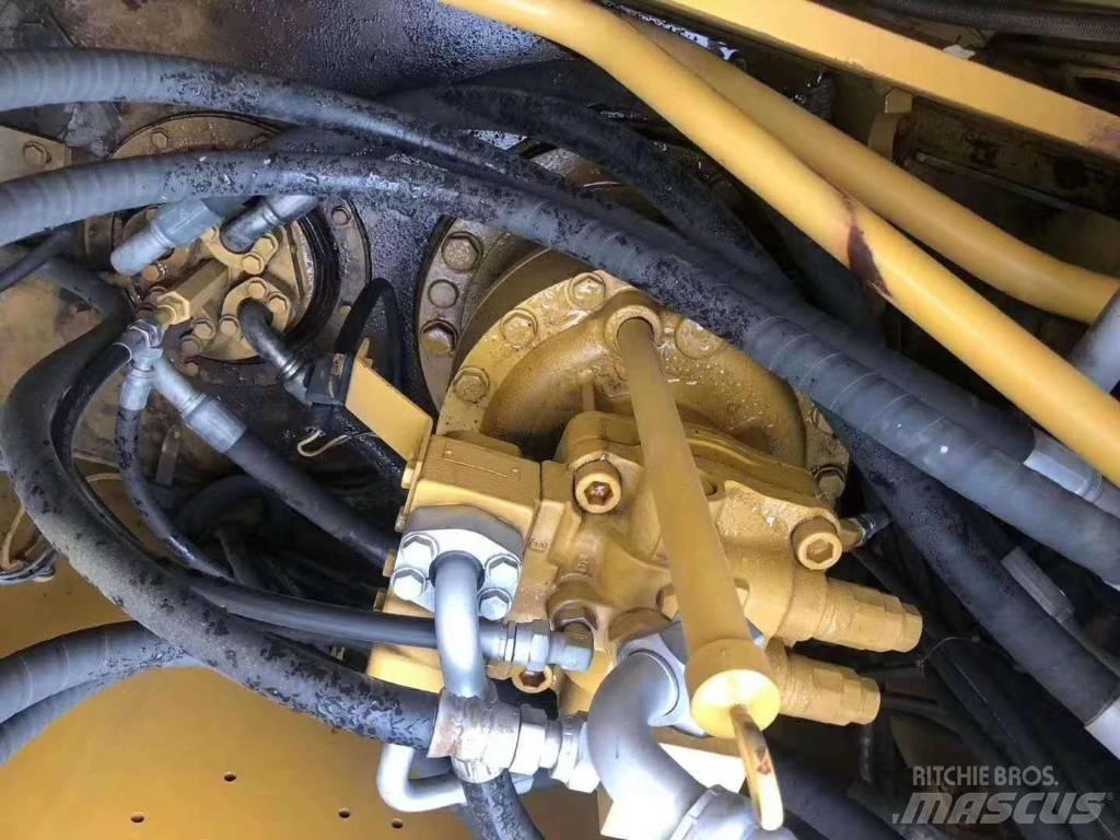 CAT 323 D Гусеничні екскаватори