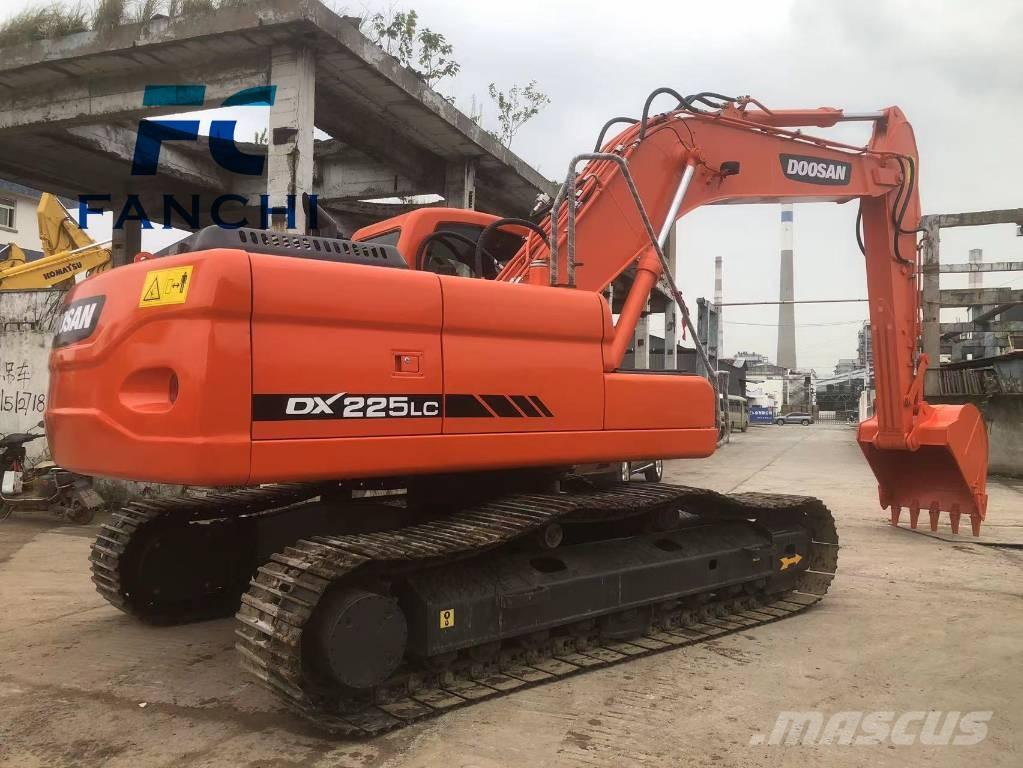 Doosan DX 225 LC Гусеничні екскаватори