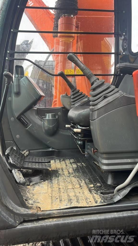 Hitachi ZX120 Гусеничні екскаватори