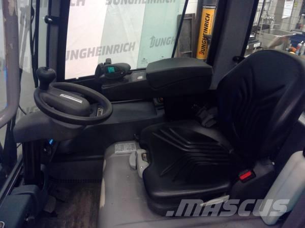 Jungheinrich EFG 215 Електронавантажувачі
