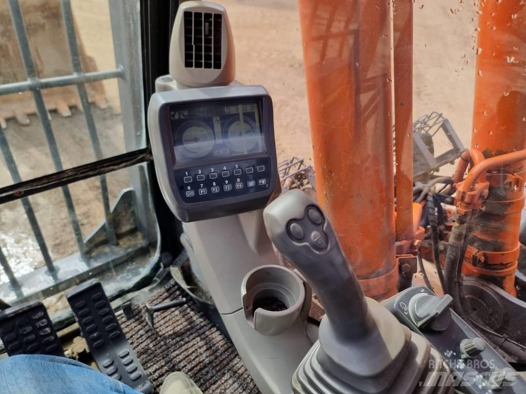 Hitachi ZX 250 LC-3 Гусеничні екскаватори