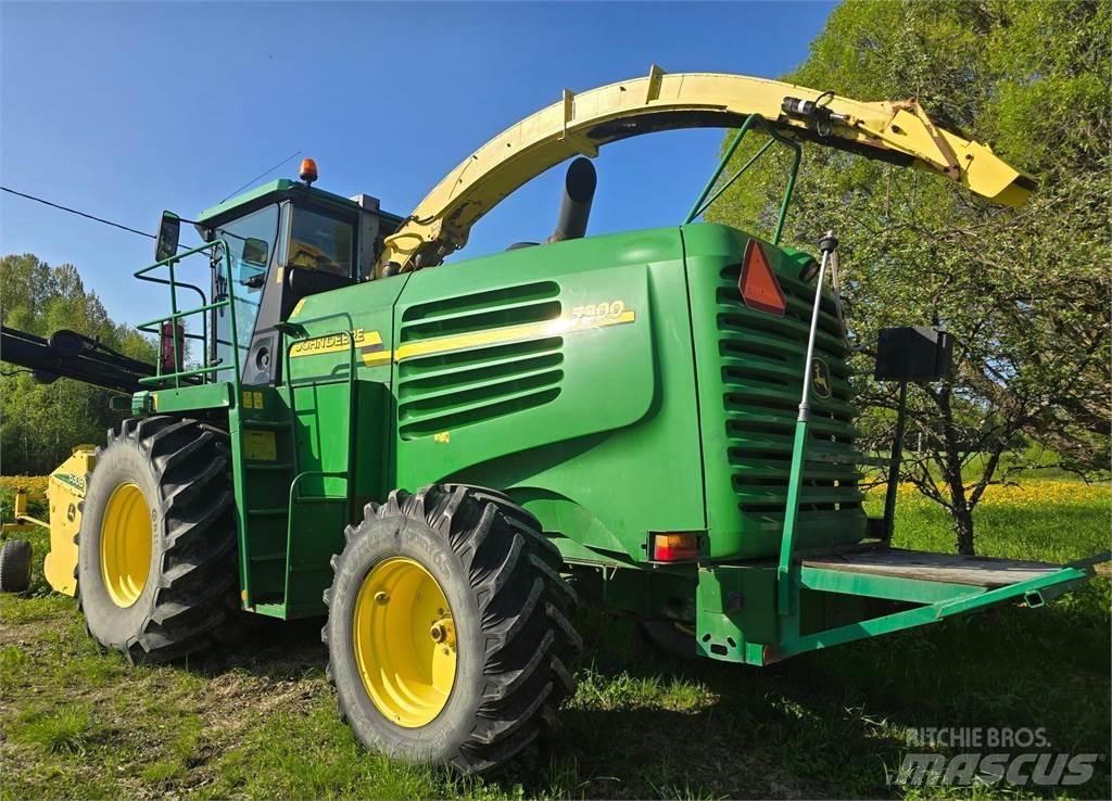 John Deere 7300 Кормозбиральні комбайни