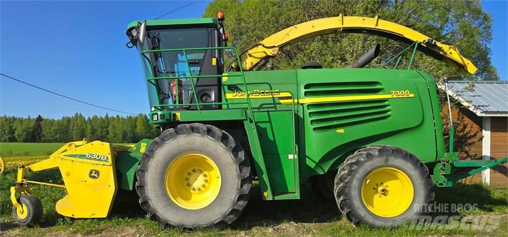 John Deere 7300 Кормозбиральні комбайни