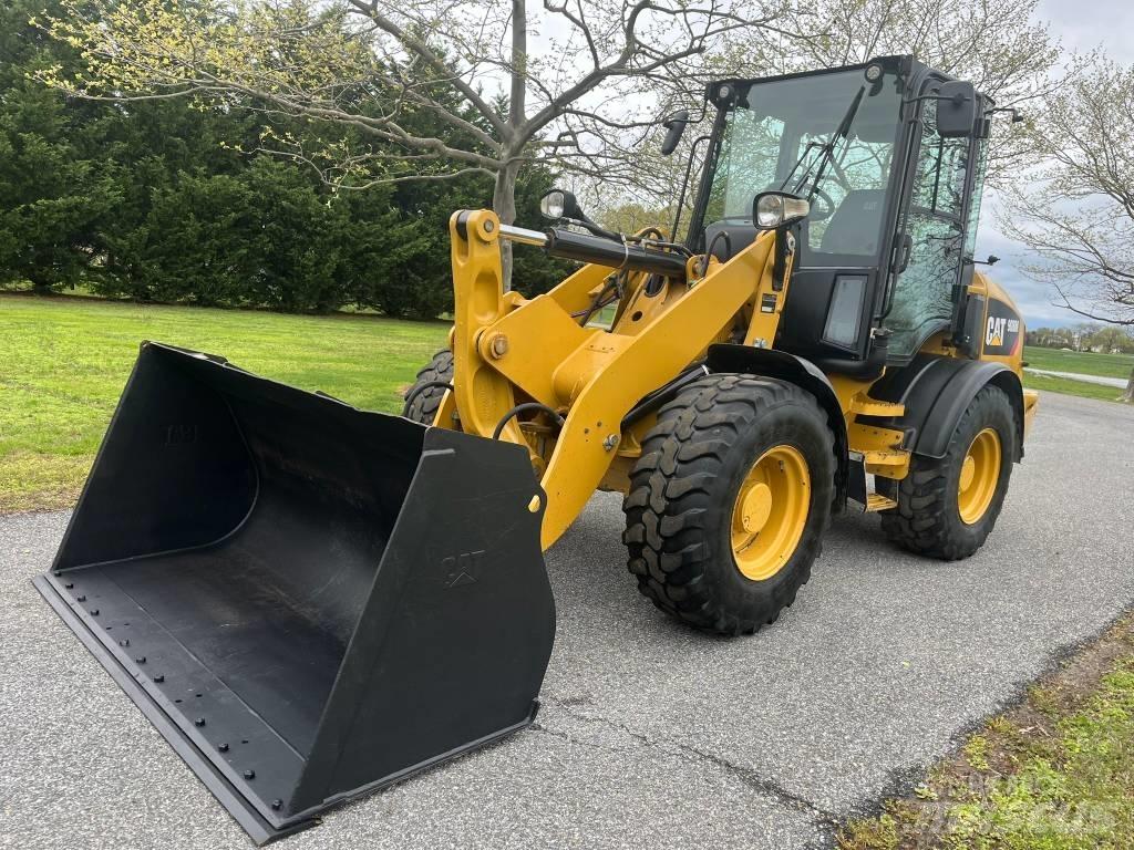 CAT 908M Фронтальні навантажувачі