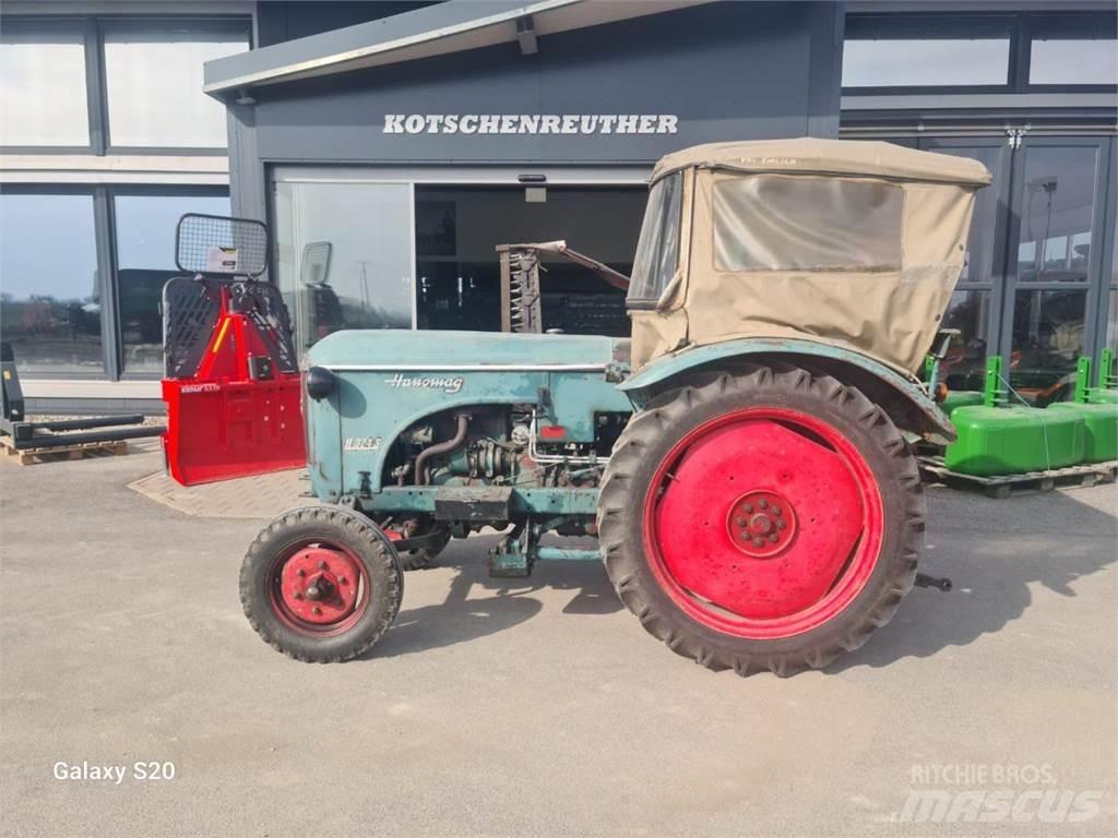 Hanomag R 324 SA Трактори