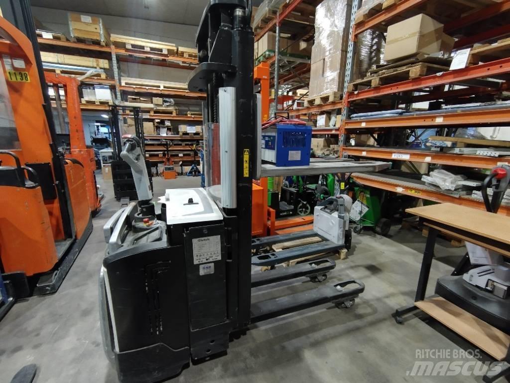 Rocla SP12ACI DF2900 Самохідні електроштабелери