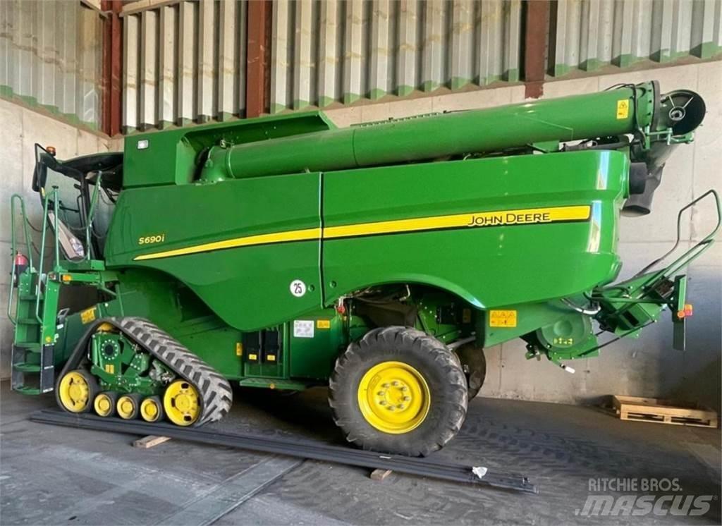 John Deere S690i Зернозбиральні комбайни