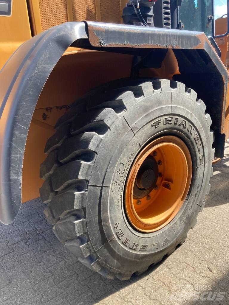 CASE 621 F XR Фронтальні навантажувачі