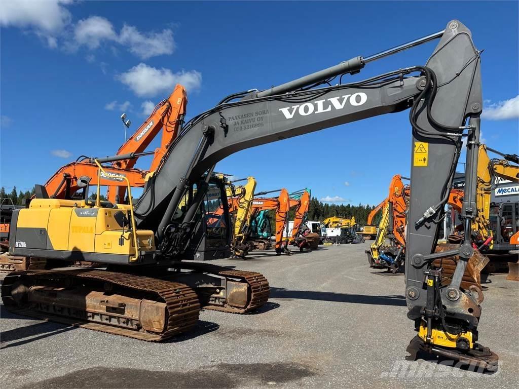 Volvo EC220DL Гусеничні екскаватори