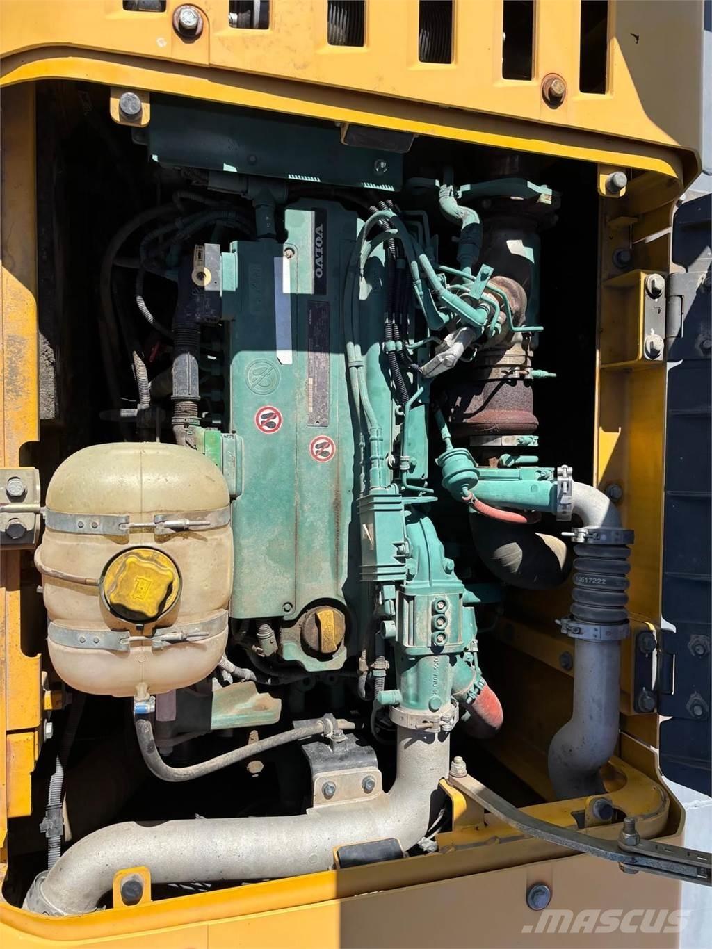 Volvo EC220DL Гусеничні екскаватори
