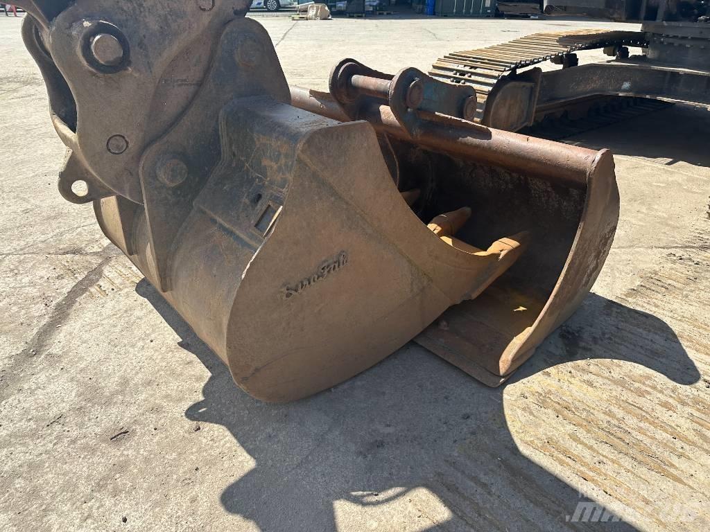 CASE CX 210 D Гусеничні екскаватори