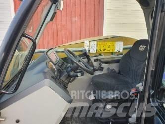 CAT TH306D Телескопічний навантажувач