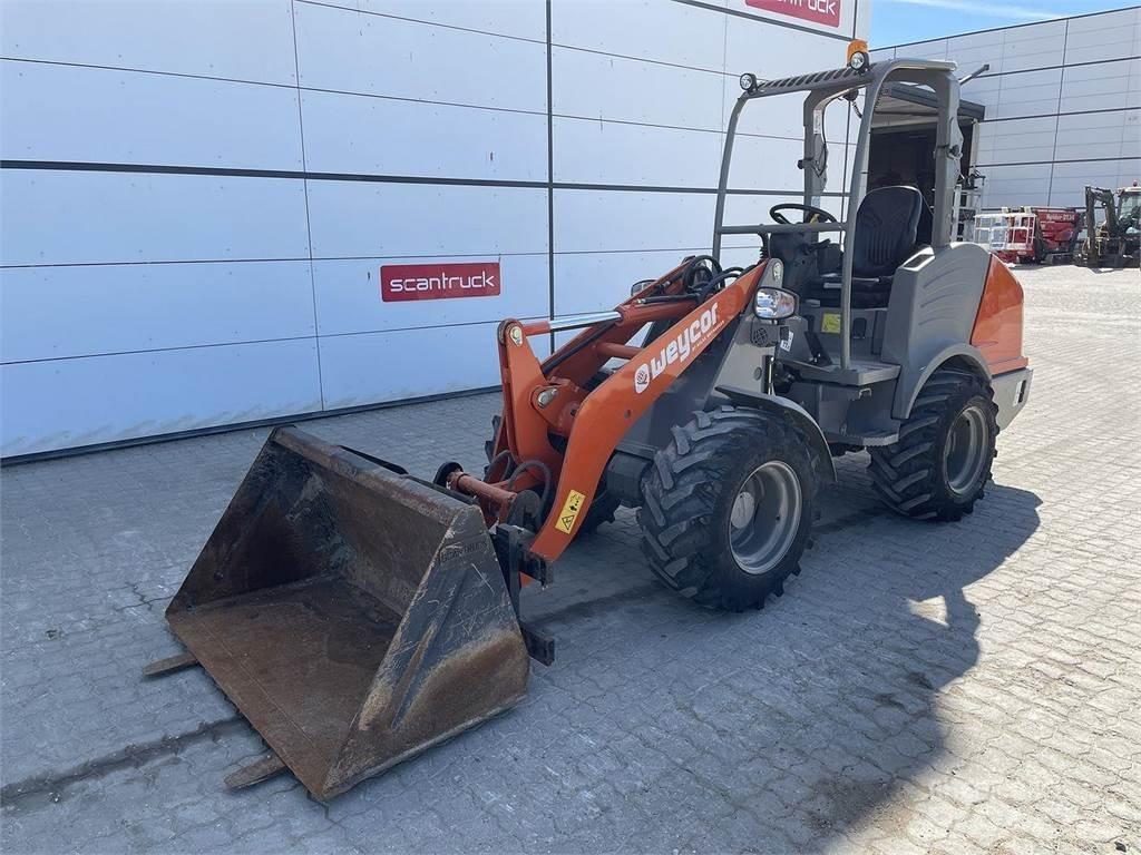 Weycor AR380 Agrar Багатофункціональне обладнання для вантажних і землекопальних робіт