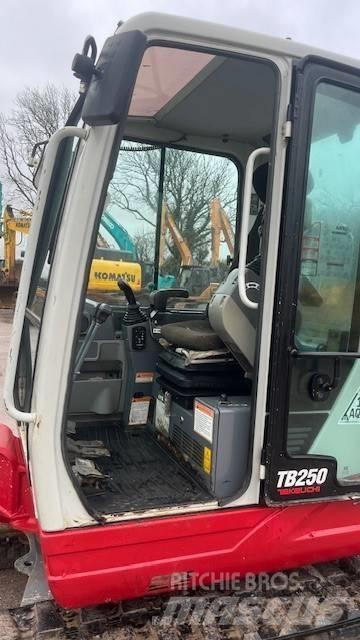 Takeuchi TB250 Міні-екскаватори < 7т