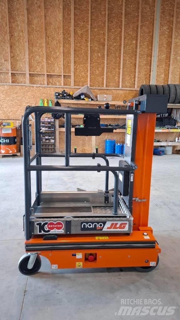 JLG Nano SP Вертикальні щоглові підйомники