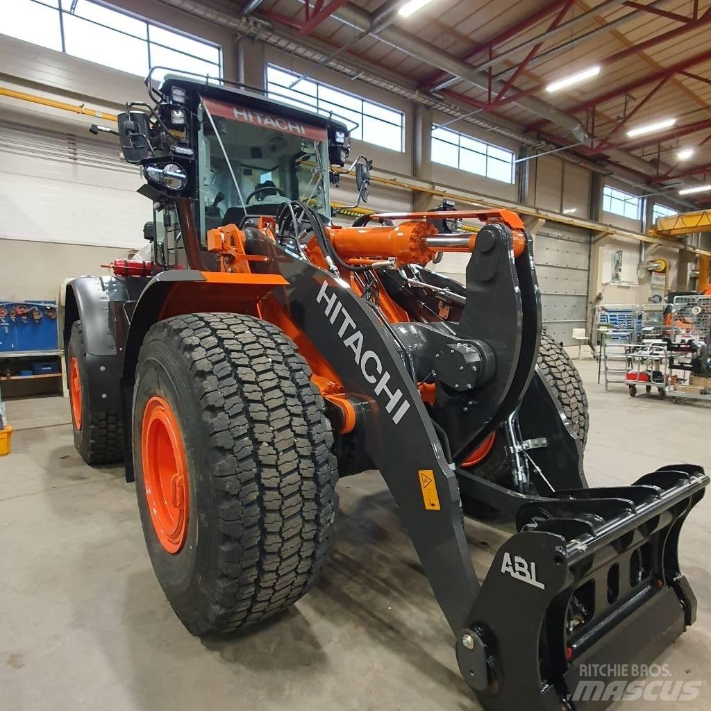 Hitachi ZW220-7 Фронтальні навантажувачі