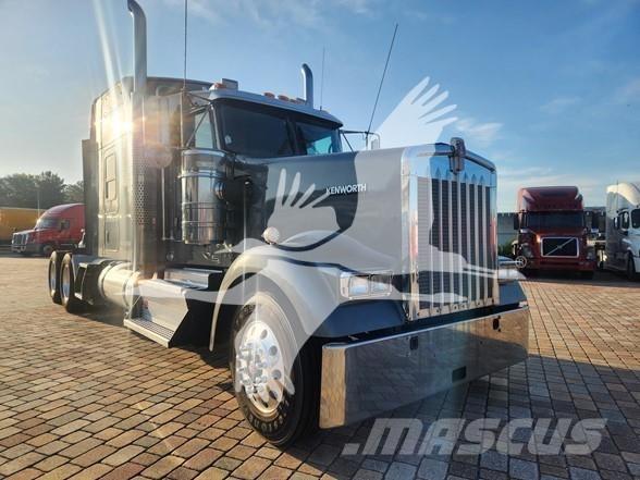 Kenworth W900 Тягачі