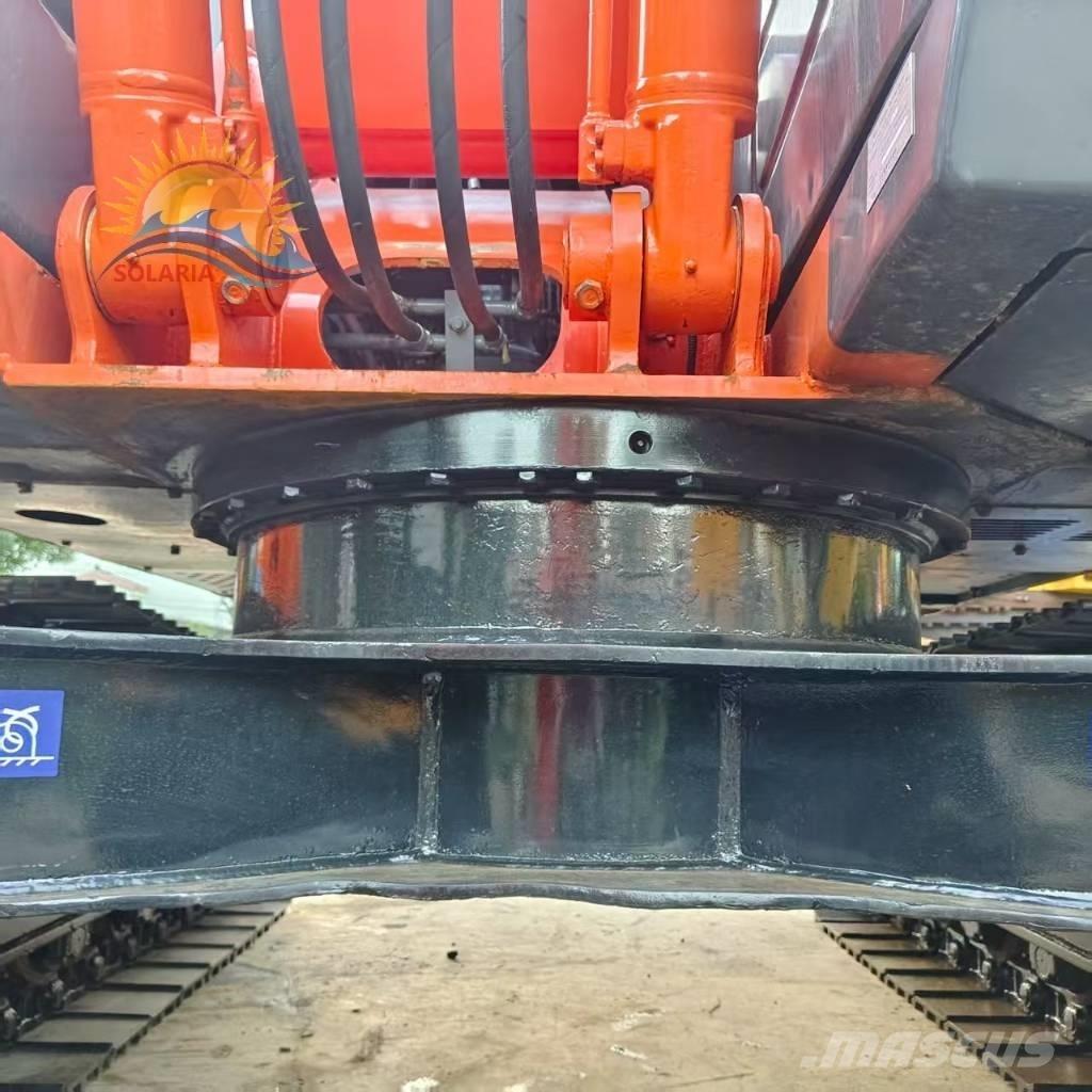 Hitachi ZX 120 Гусеничні екскаватори