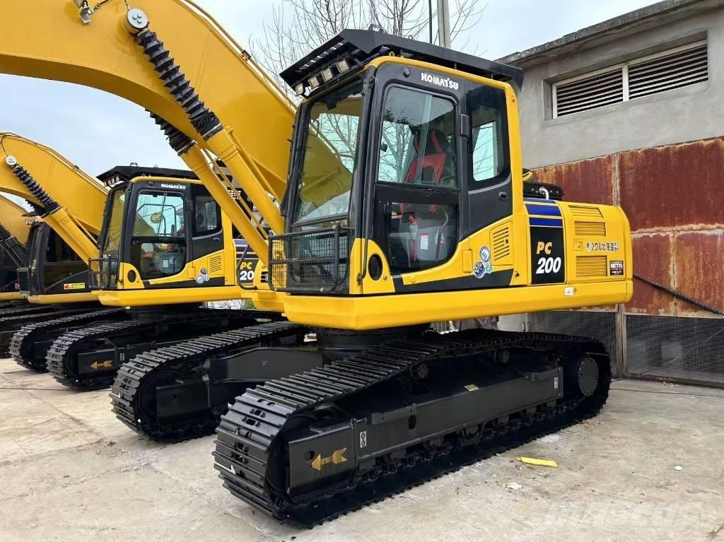 Komatsu 200 Гусеничні екскаватори