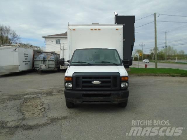 Ford E 350 Панельні фургони