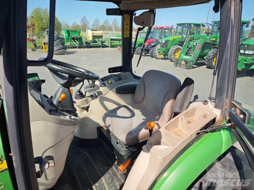John Deere 3720 Трактори