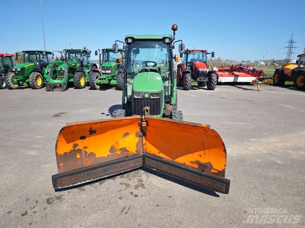 John Deere 3720 Трактори