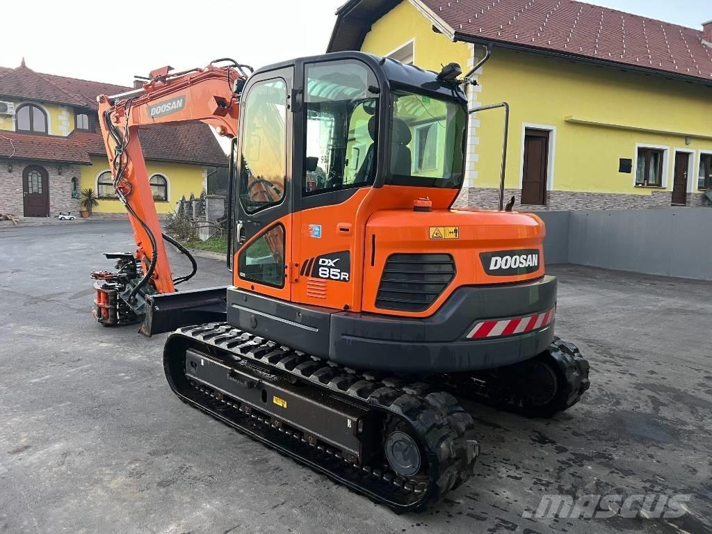 Doosan DX85R-3 Середні екскаватори 7т. - 12т.