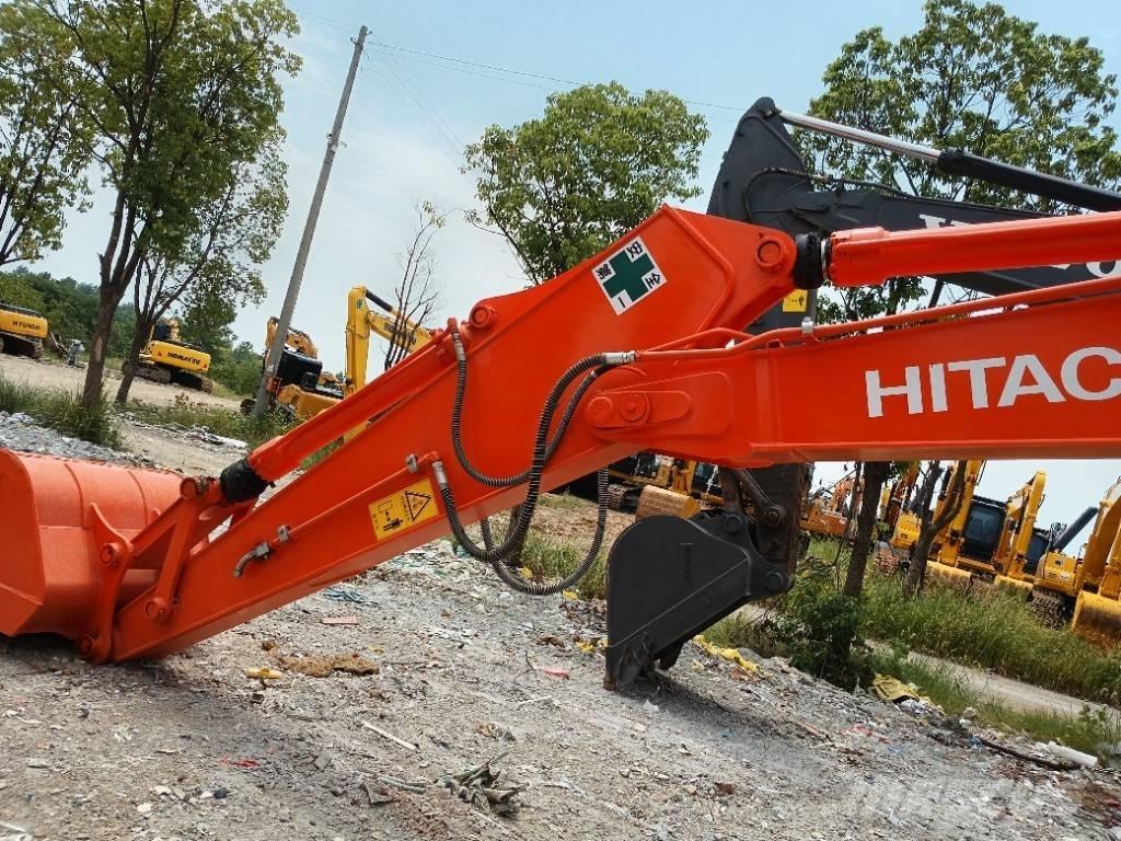 Hitachi ZX 200 Гусеничні екскаватори