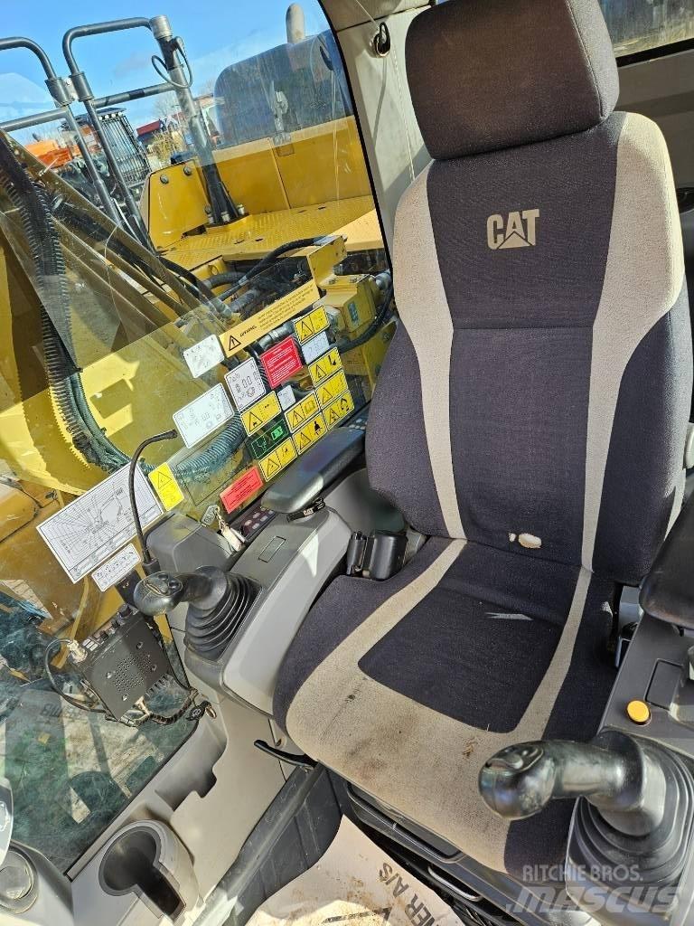 CAT 326 F L Гусеничні екскаватори