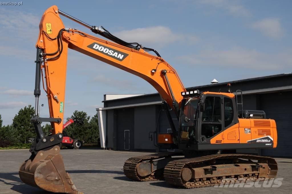 Doosan DX 225 LC-7 Гусеничні екскаватори