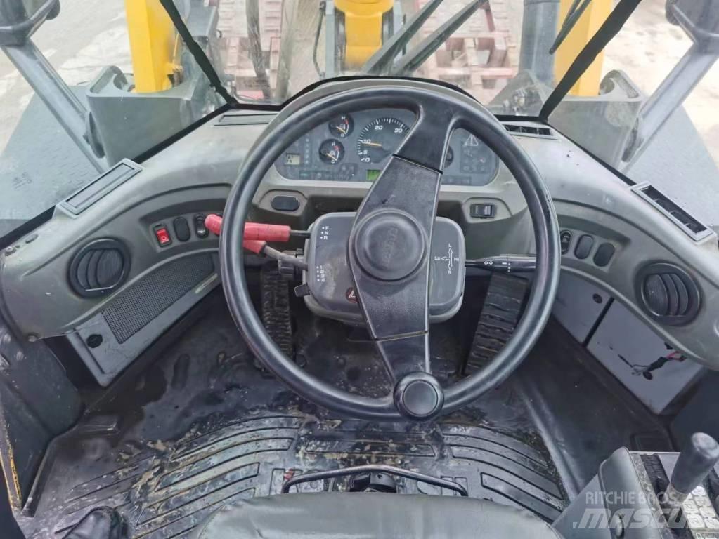 Komatsu WA 380 Фронтальні навантажувачі