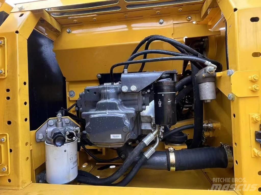 Komatsu pc220 Гусеничні екскаватори