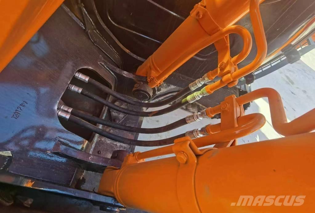 Hitachi ZX 120 Гусеничні екскаватори