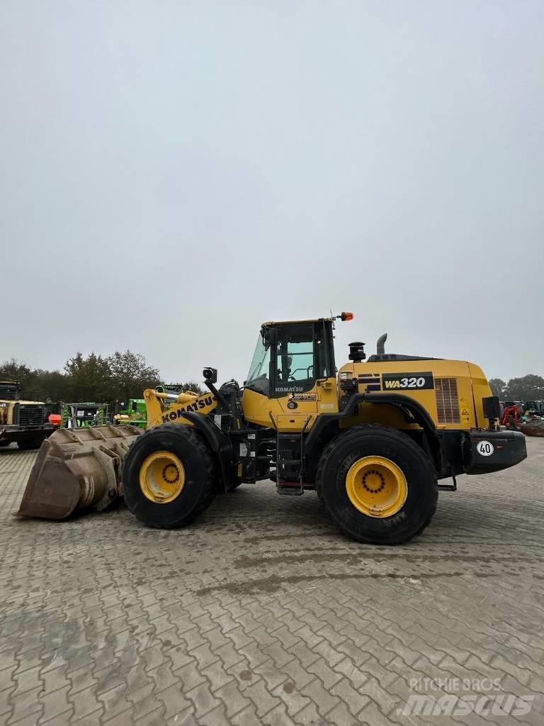 Komatsu WA 320 Фронтальні навантажувачі